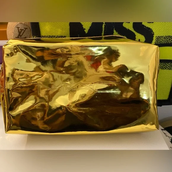 MAC Golden Makeup Bag Cosmetic Case Holiday 8"x5"x3" GC! - Picture 2 of 4